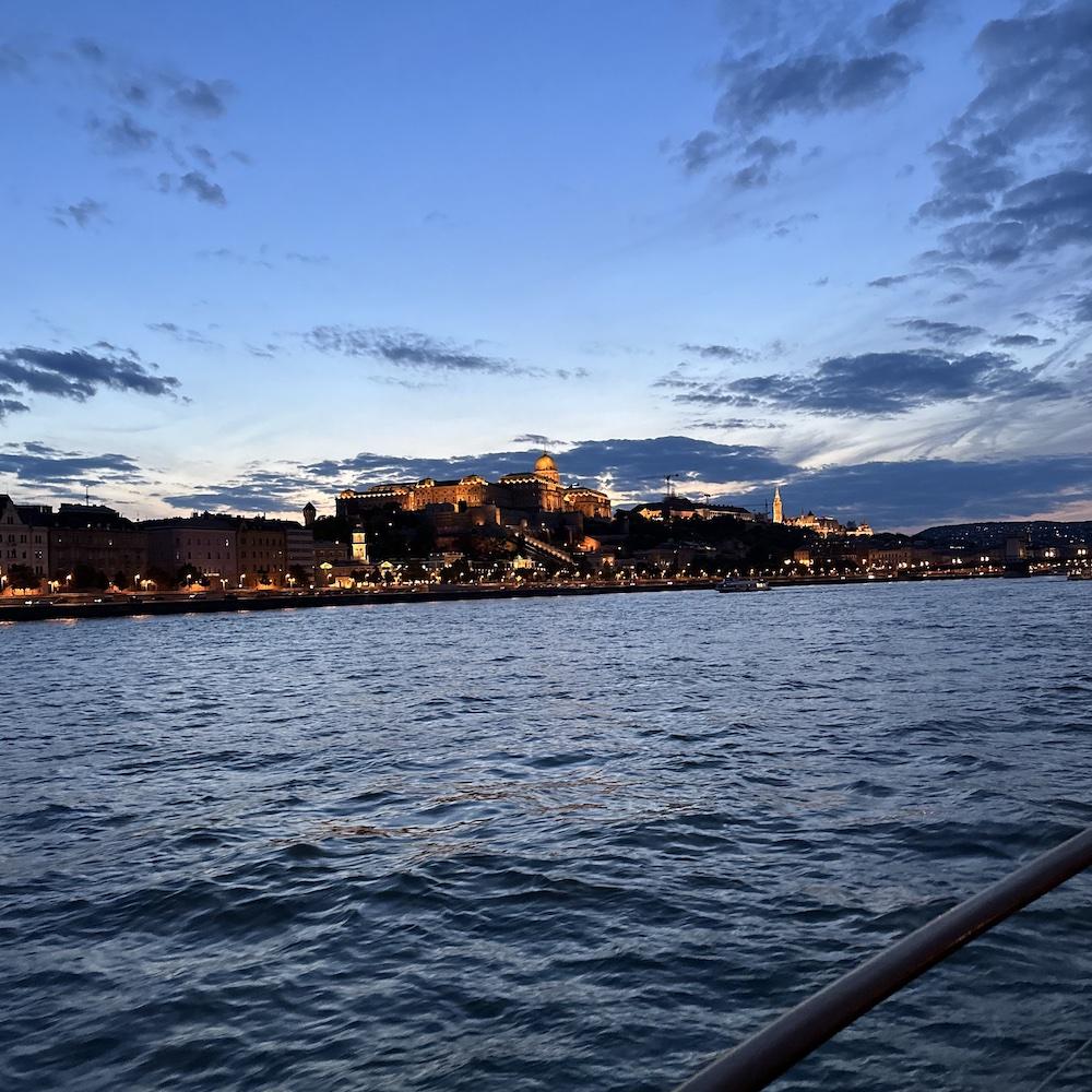 night view buda castle